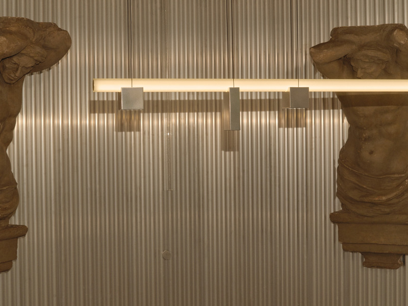 Press kit | 1619-09 - Press release | Isle Collection Officially Launches in the Universe of Bruises Gallery - Lambert & Fils and Bruises Gallery - Lighting Design - Bar Lanterne - Photo credit: Mathieu Fortin
