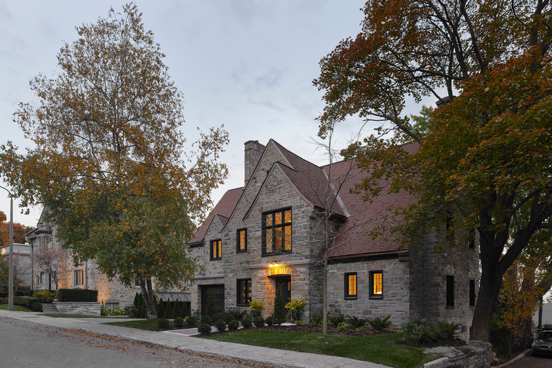 Dossier de presse | 2260-04 - Communiqué de presse | La Maison MBM - MXMA Architecture & Design + Chamberland Design - Architecture résidentielle - Façade principale - Crédit photo : Maxime Brouillet