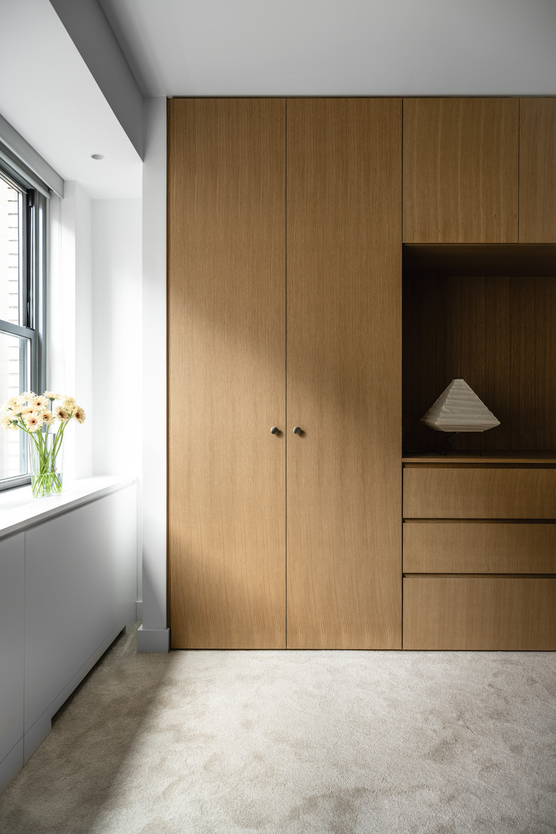 Dossier de presse | 6991-02 - Communiqué de presse | Palmer Apartment - Fernando Fisbein Architect - Design d’intérieur résidentiel - Primary bedroom millwork - Crédit photo : Alan Tansey