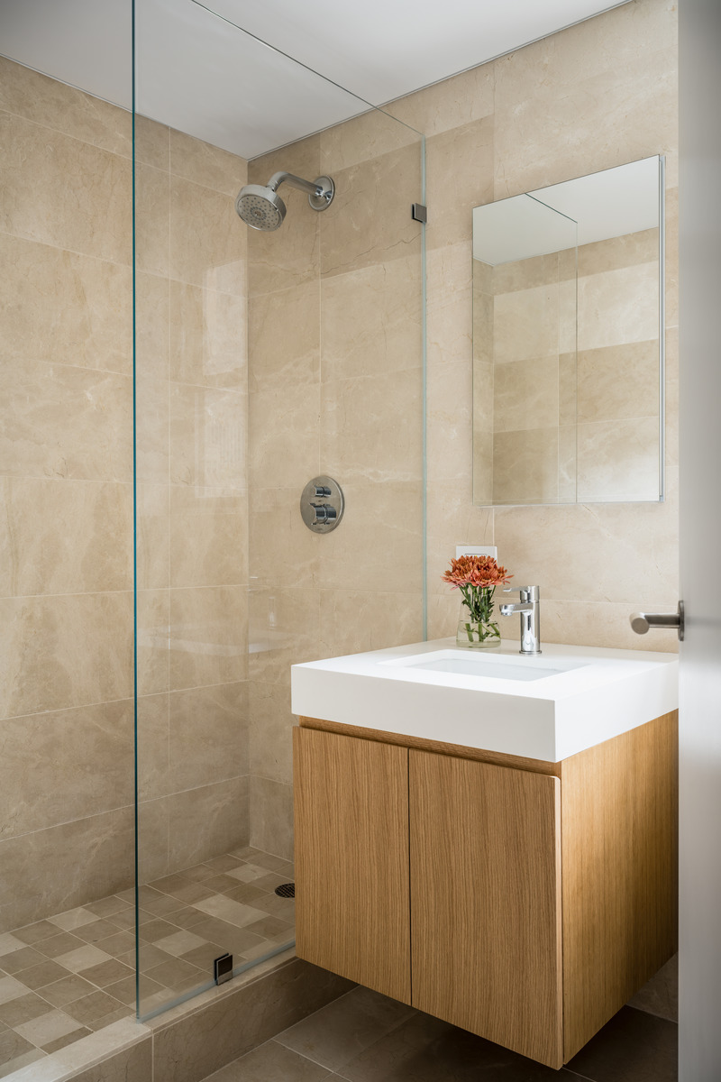 Dossier de presse | 6991-02 - Communiqué de presse | Palmer Apartment - Fernando Fisbein Architect - Design d’intérieur résidentiel - Second bathroom - Crédit photo : Alan Tansey