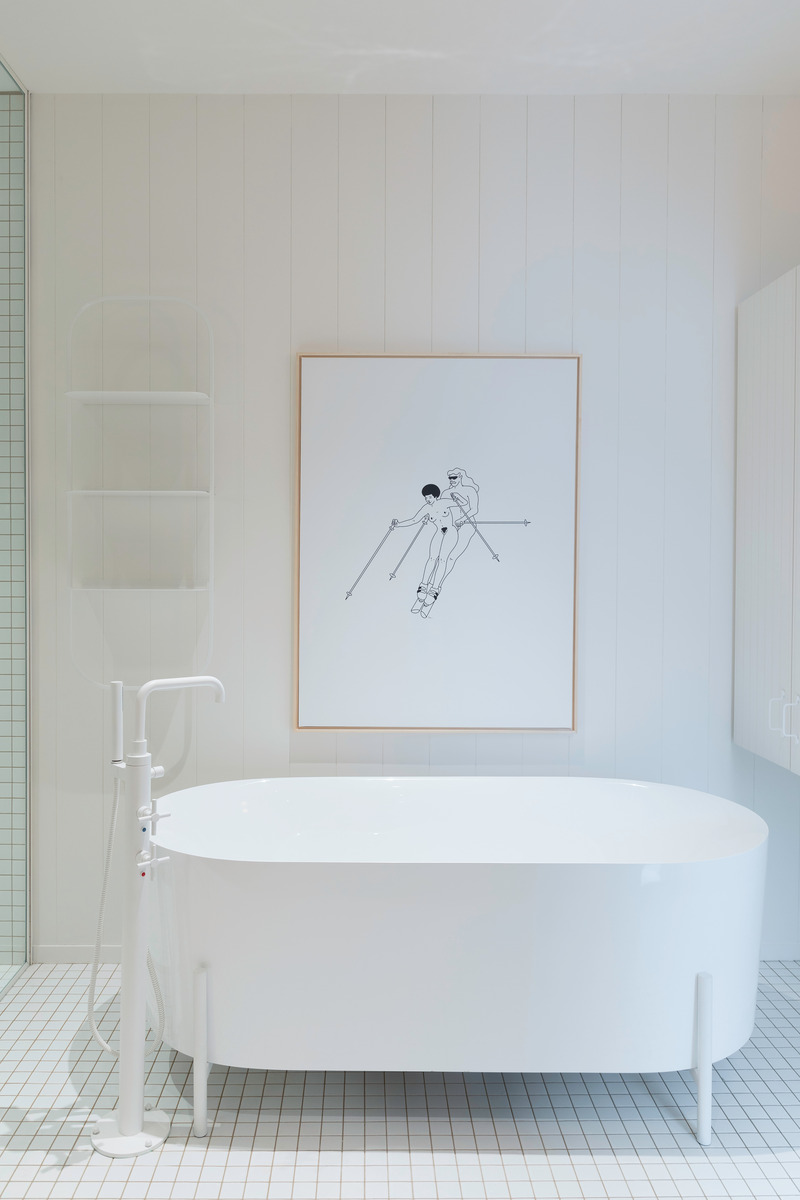 Dossier de presse | 1698-04 - Communiqué de presse | Chalet Bertha : un hôtel particulier perché au sommet du massif de Charlevoix - Perron - Design d’intérieur résidentiel - Bain sur pied - chambre des maîtres - Crédit photo : Emilie Langlais, Perron