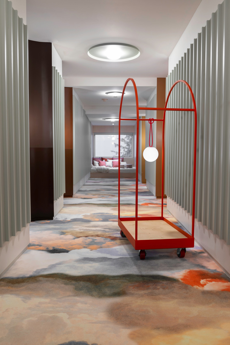 Dossier de presse | 1698-04 - Communiqué de presse | Chalet Bertha : un hôtel particulier perché au sommet du massif de Charlevoix - Perron - Design d’intérieur résidentiel - Tapis MOOOI (Pays-Bas) - Crédit photo : Emilie Langlais, Perron