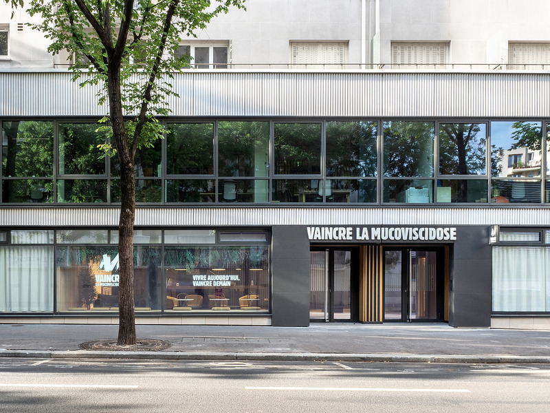 Dossier de presse | 7344-01 - Communiqué de presse | Réhabilitation des bureaux de l'association Vaincre la Mucoviscidose - WGA + métrotope + studio trame - Architecture commerciale - Crédit photo : Architecture : WGA + métrotope + studio trame / Photo : Marie Ward