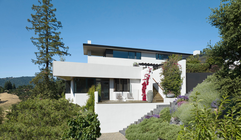 Dossier de presse | 1891-07 - Communiqué de presse | Diablo House - Terry & Terry Architecture - Architecture résidentielle - Terraced decks near guest house - Crédit photo : Bruce Damonte