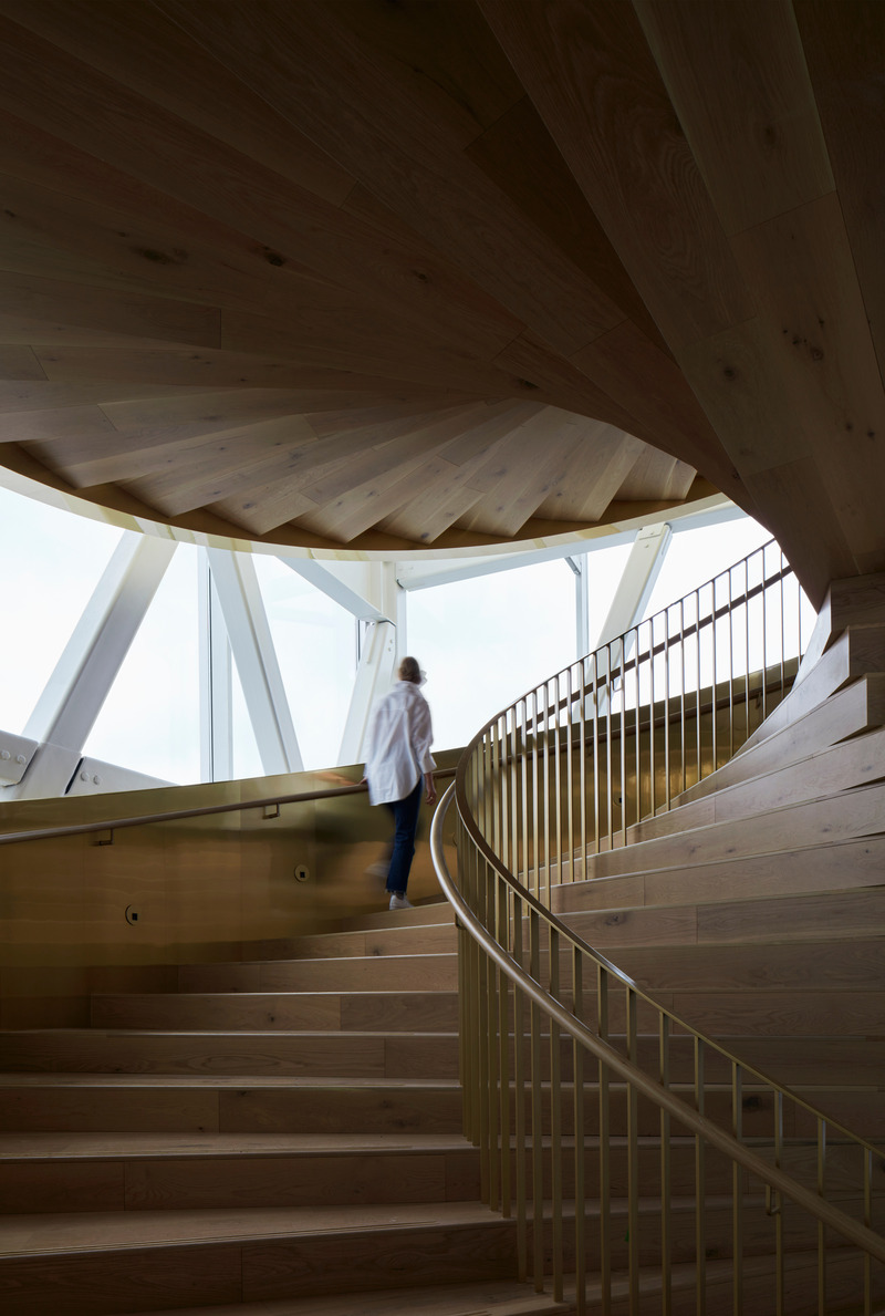 Dossier de presse | 952-34 - Communiqué de presse | Tour du Port de Montréal et Grand Quai - Provencher_Roy and NIPPAYSAGE - Architecture commerciale -  <p class="">Tour du Port de Montréal</p>  - Crédit photo : James Brittain