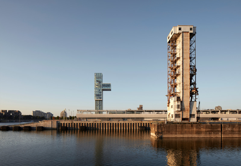 Dossier de presse | 952-34 - Communiqué de presse | Tour du Port de Montréal et Grand Quai - Provencher_Roy and NIPPAYSAGE - Architecture commerciale -  <p class="">Grand Quai &amp; Tour du Port de Montréal</p><p class="" style=""> <br style=""></p> - Crédit photo : James Brittain