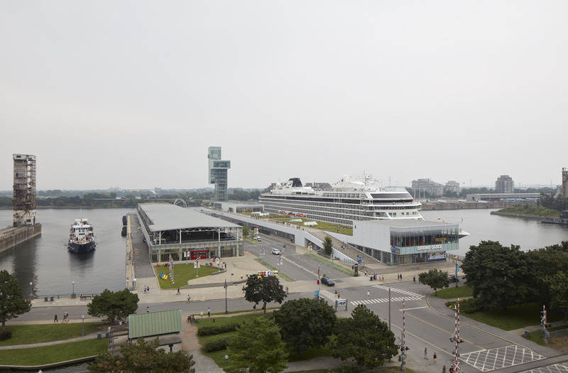 Dossier de presse | 952-34 - Communiqué de presse | Tour du Port de Montréal et Grand Quai - Provencher_Roy and NIPPAYSAGE - Architecture commerciale -  Grand Quai &amp; Tour du Port de Montréal   - Crédit photo : James Brittain