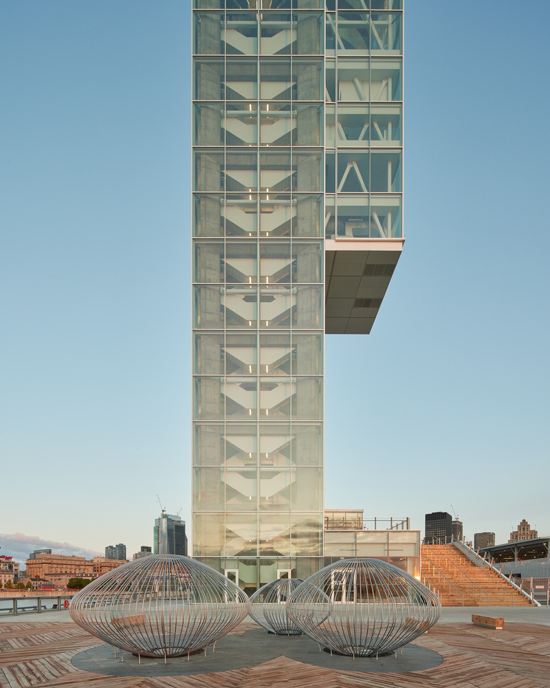 Dossier de presse | 952-34 - Communiqué de presse | Tour du Port de Montréal et Grand Quai - Provencher_Roy and NIPPAYSAGE - Architecture commerciale -  <p class="">Tour du Port de Montréal</p>  - Crédit photo : Nanne Springer