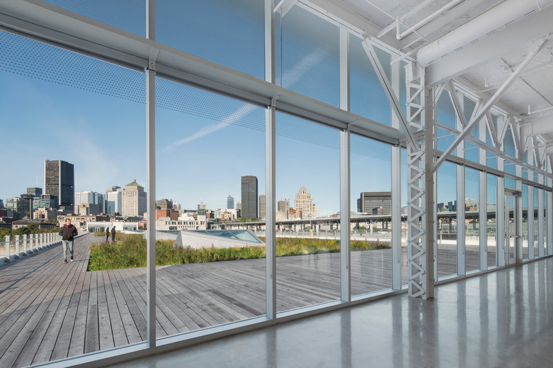Dossier de presse | 952-34 - Communiqué de presse | Tour du Port de Montréal et Grand Quai - Provencher_Roy and NIPPAYSAGE - Architecture commerciale - Grand Quai - Crédit photo : Stéphane Brügger