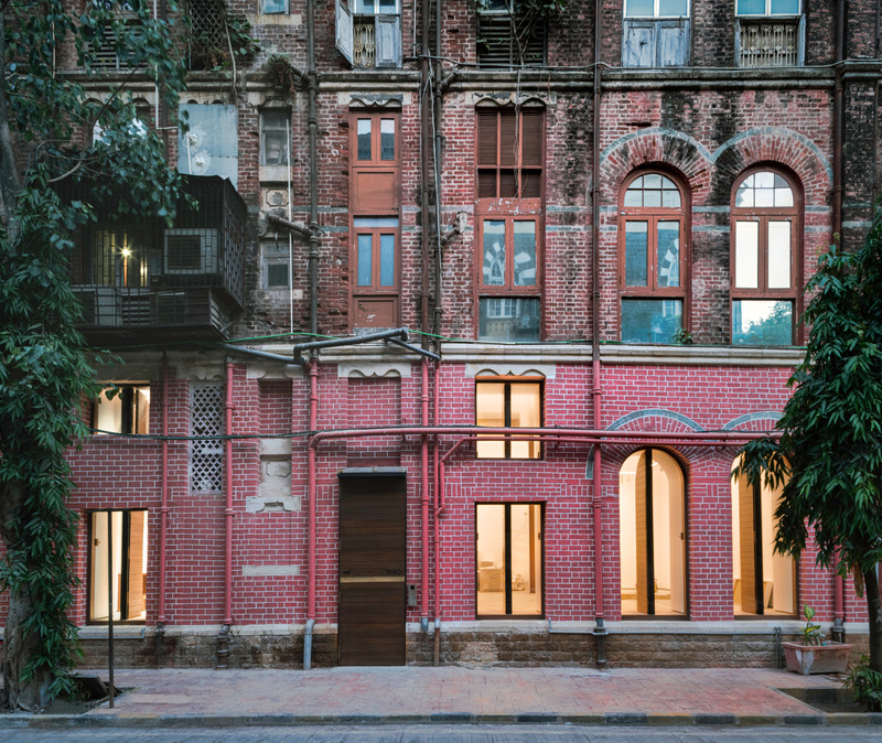 Press kit | 4016-03 - Press release | Tarq Gallery - Squareworks - Art - <p class="">Gallery facade (night)</p> - Photo credit: Studio Charuau<br style="">