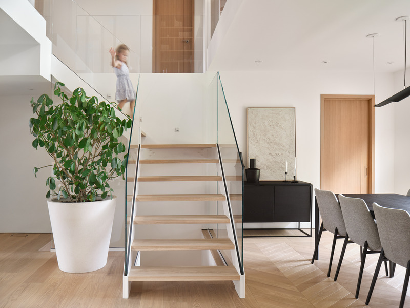Dossier de presse | 6870-01 - Communiqué de presse | La maison au grand cœur - Entre Quatre Murs - Design d’intérieur résidentiel - Crédit photo :  Phil Bernard 