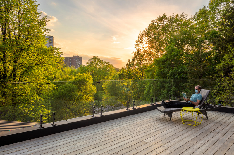 Dossier de presse | 6720-01 - Communiqué de presse | Sylvan Living - Dewson Architects - Architecture résidentielle - Rooftop deck - Crédit photo : ©2021 RVLTR / A. Marthouret