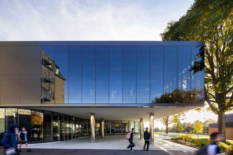 Press kit | 1317-23 - Press release | Complexe Sportif et Culturel Collège Notre Dame: Social Architecture for the Mind, the Heart, and the Body - ACDF Architecture - Commercial Interior Design - Photo credit: Adrien Williams
