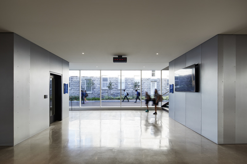 Press kit | 1317-23 - Press release | Complexe Sportif et Culturel Collège Notre Dame: Social Architecture for the Mind, the Heart, and the Body - ACDF Architecture - Commercial Interior Design - Photo credit: Adrien Williams