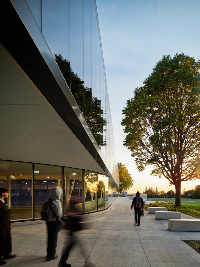 Press kit | 1317-23 - Press release | Complexe Sportif et Culturel Collège Notre Dame: Social Architecture for the Mind, the Heart, and the Body - ACDF Architecture - Commercial Interior Design - Photo credit: Adrien Williams