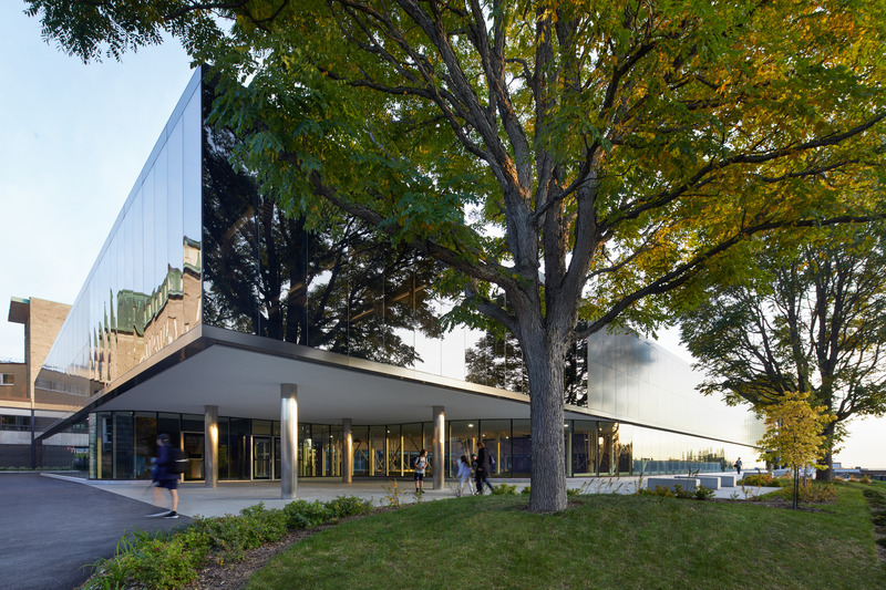 Press kit | 1317-23 - Press release | Complexe Sportif et Culturel Collège Notre Dame: Social Architecture for the Mind, the Heart, and the Body - ACDF Architecture - Commercial Interior Design - Photo credit: Adrien Williams