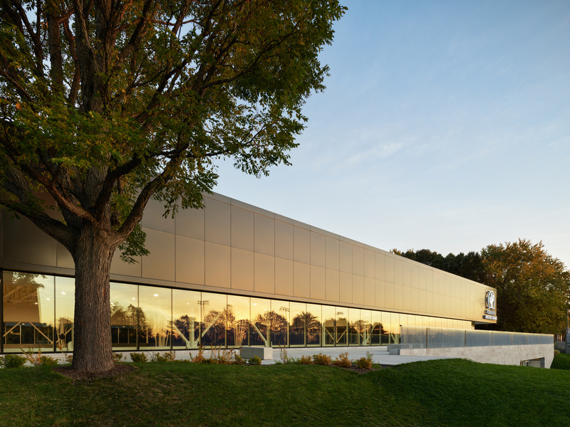 Press kit | 1317-23 - Press release | Complexe Sportif et Culturel Collège Notre Dame: Social Architecture for the Mind, the Heart, and the Body - ACDF Architecture - Commercial Interior Design - Photo credit: Adrien Williams