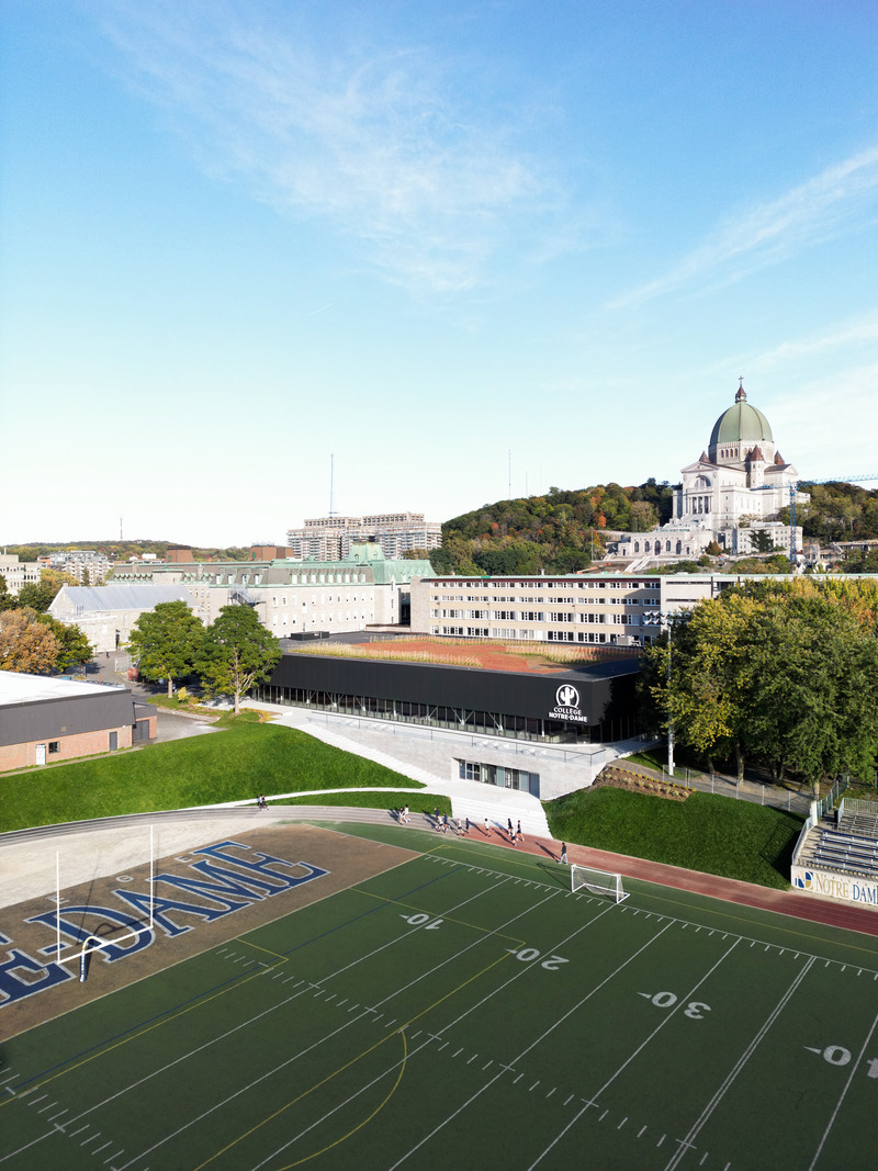 Press kit | 1317-23 - Press release | Complexe Sportif et Culturel Collège Notre Dame: Social Architecture for the Mind, the Heart, and the Body - ACDF Architecture - Commercial Interior Design - Photo credit: Adrien Williams
