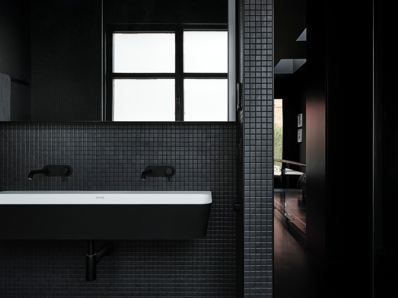 Dossier de presse | 611-38 - Communiqué de presse | La Maison Noire - Index-Design - Design d’intérieur résidentiel - Crédit photo : Maxime Brouillet