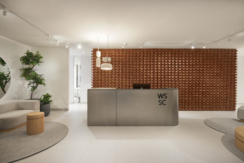 Press kit | 6870-05 - Press release | Perception, Experience, and Well-Being: Reinventing Tomorrow's Medical Clinic - Entre Quatre Murs - Commercial Interior Design -  Reception &amp; waiting area - Photo credit: Maxime Brouillet