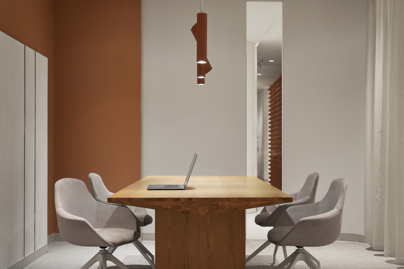 Press kit | 6870-05 - Press release | Perception, Experience, and Well-Being: Reinventing Tomorrow's Medical Clinic - Entre Quatre Murs - Commercial Interior Design - Meeting room  - Photo credit: Maxime Brouillet
