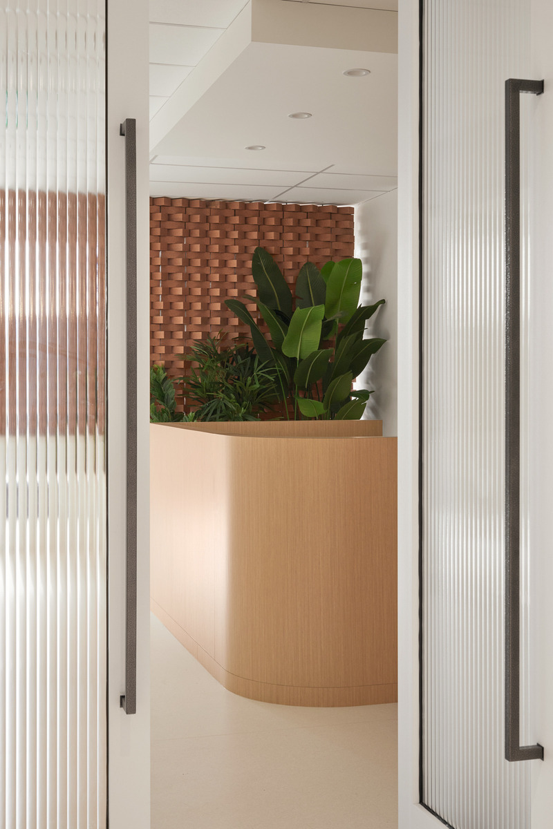 Press kit | 6870-05 - Press release | Perception, Experience, and Well-Being: Reinventing Tomorrow's Medical Clinic - Entre Quatre Murs - Commercial Interior Design -  Entrance to hospital area  - Photo credit: Maxime Brouillet
