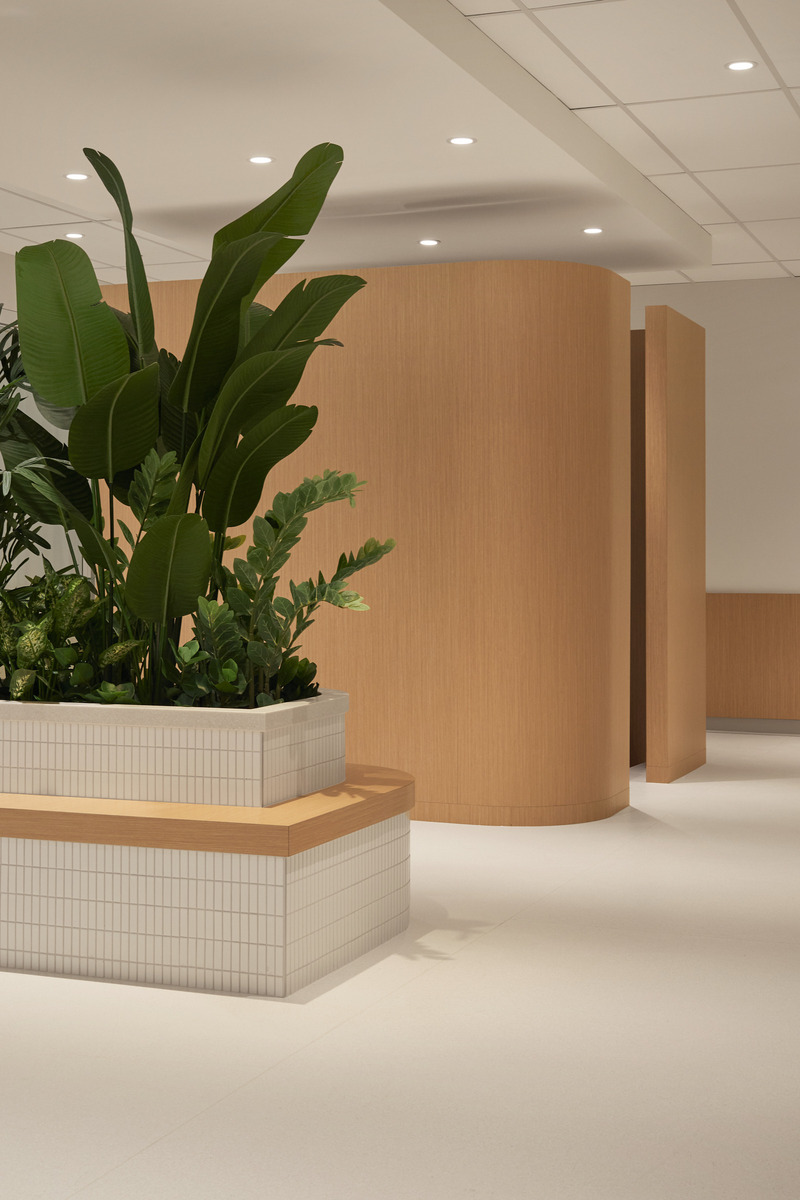 Press kit | 6870-05 - Press release | Perception, Experience, and Well-Being: Reinventing Tomorrow's Medical Clinic - Entre Quatre Murs - Commercial Interior Design -  Hospital area  - Photo credit: Maxime Brouillet