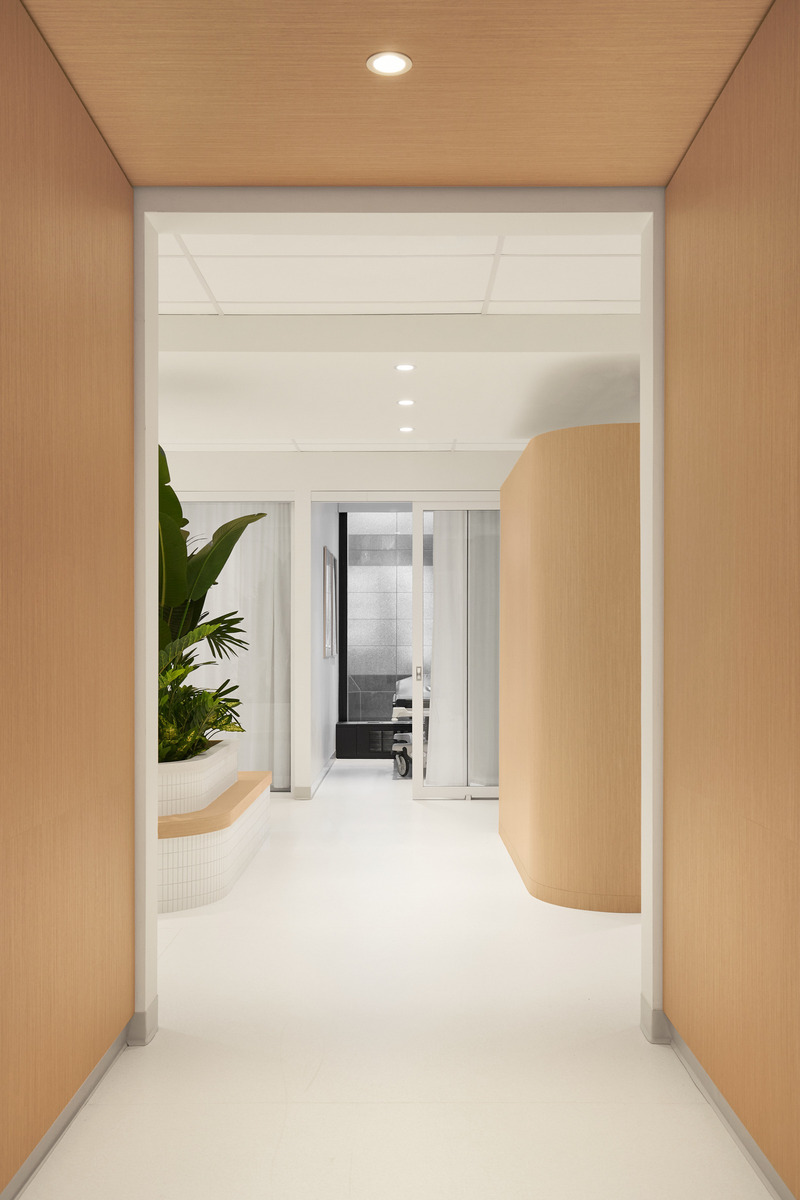 Press kit | 6870-05 - Press release | Perception, Experience, and Well-Being: Reinventing Tomorrow's Medical Clinic - Entre Quatre Murs - Commercial Interior Design - Hospital area - Photo credit:  Maxime Brouillet 