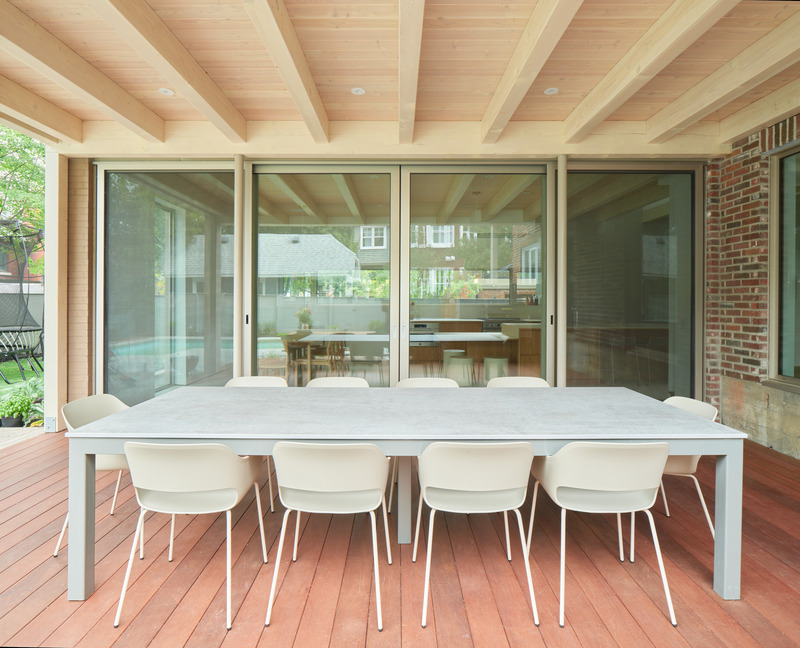 Press kit | 3213-02 - Press release | Pine Residence - Salem Architecture - Residential Architecture - Exterior dining room - Photo credit: Phil Bernard