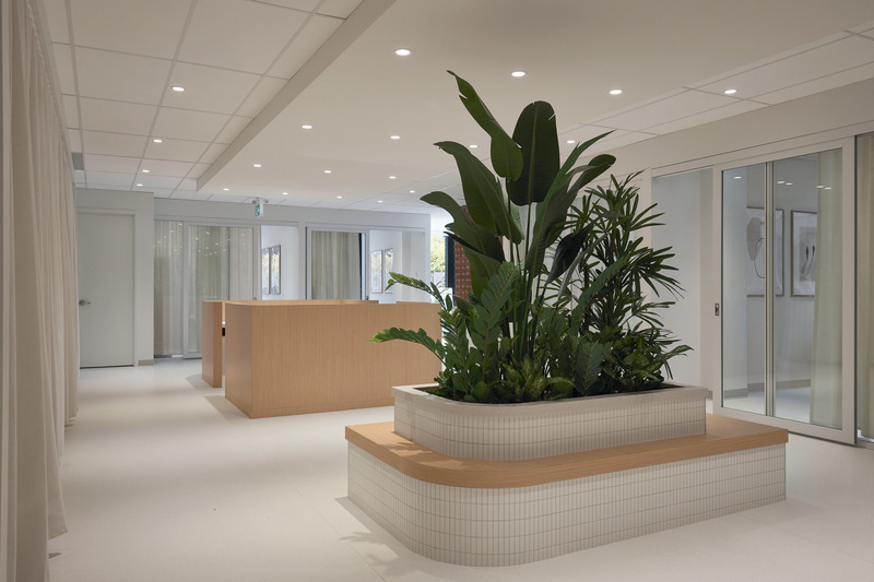 Press kit | 6870-05 - Press release | Perception, Experience, and Well-Being: Reinventing Tomorrow's Medical Clinic - Entre Quatre Murs - Commercial Interior Design - Hospital side  - Photo credit: Maxime Brouillet