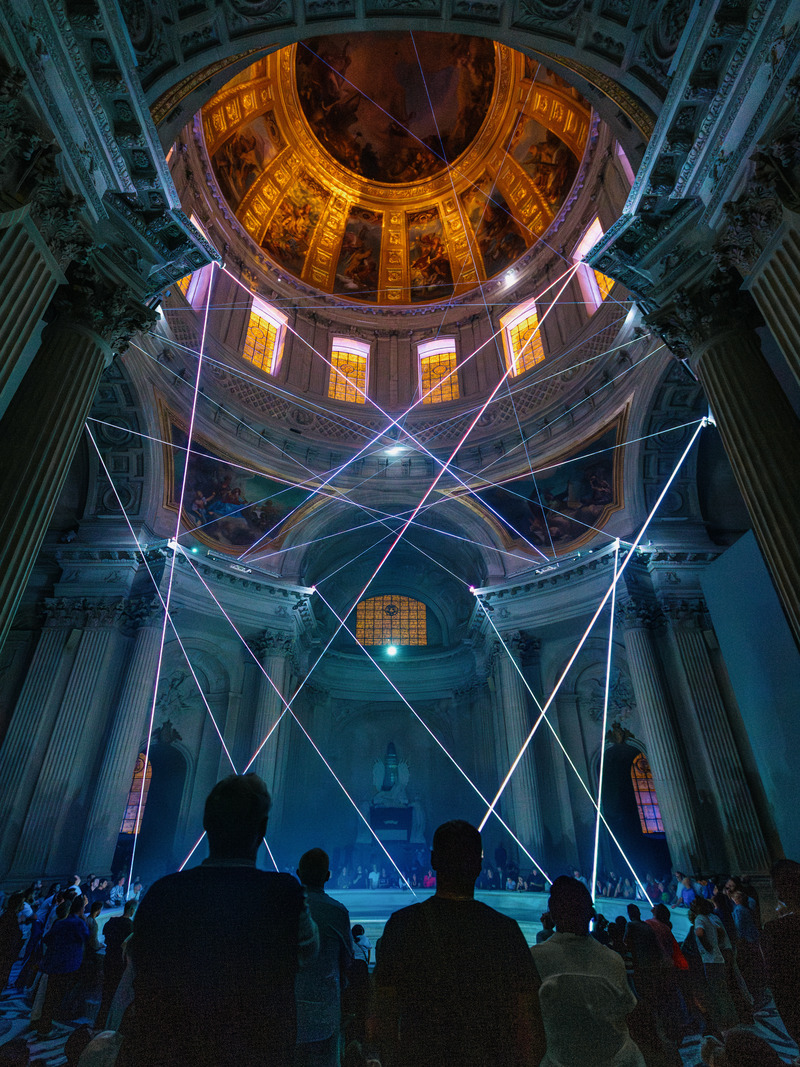 Press kit | 1089-11 - Press release | AURA Invalides, a Monumental Experience Under the Dome at Les Invalides in Paris - Moment Factory - Art - AURA Invalides - Mouvement III - Photo credit: Moment Factory