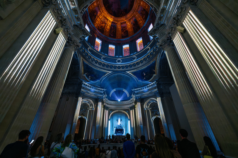 Press kit | 1089-11 - Press release | AURA Invalides, a Monumental Experience Under the Dome at Les Invalides in Paris - Moment Factory - Art - AURA Invalides - Mouvement I - Photo credit: Moment Factory