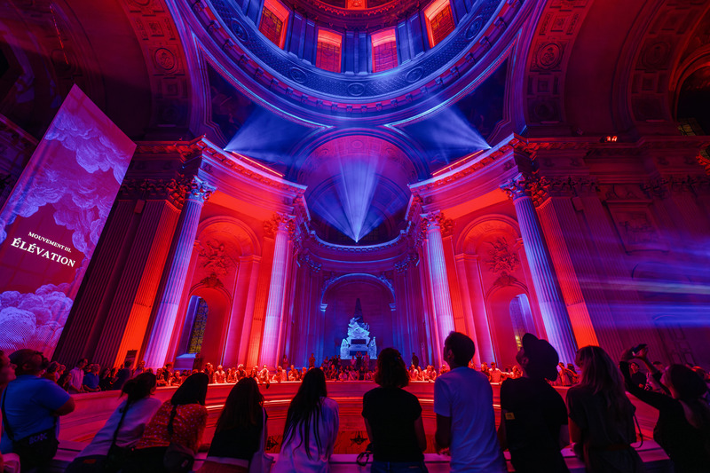 Press kit | 1089-11 - Press release | AURA Invalides, a Monumental Experience Under the Dome at Les Invalides in Paris - Moment Factory - Art - AURA Invalides - Mouvement III - Photo credit: Moment Factory