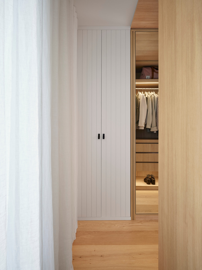 Dossier de presse | 6870-03 - Communiqué de presse | Quand sérénité rime avec simplicité dans la métamorphose d’une maison de ville Montréalaise - Entre Quatre Murs - Design d’intérieur résidentiel - Crédit photo : Maxime Brouillet