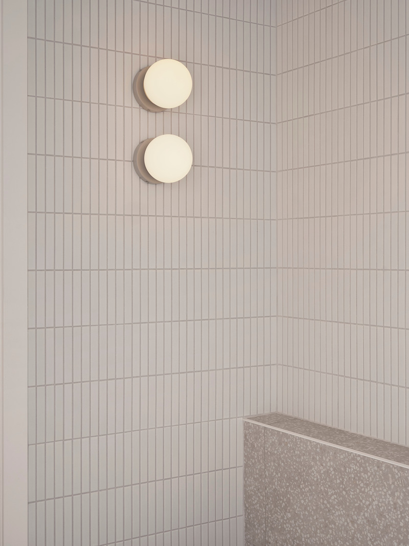 Dossier de presse | 6870-03 - Communiqué de presse | Quand sérénité rime avec simplicité dans la métamorphose d’une maison de ville Montréalaise - Entre Quatre Murs - Design d’intérieur résidentiel - Crédit photo : Maxime Brouillet