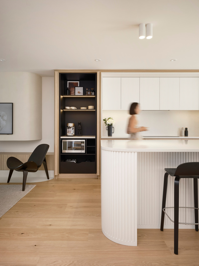 Dossier de presse | 6870-03 - Communiqué de presse | Quand sérénité rime avec simplicité dans la métamorphose d’une maison de ville Montréalaise - Entre Quatre Murs - Design d’intérieur résidentiel - Crédit photo : Maxime Brouillet