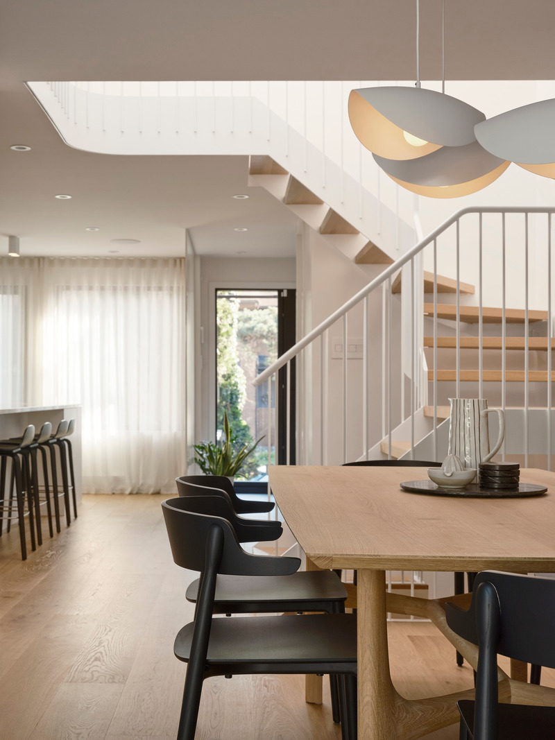 Dossier de presse | 6870-03 - Communiqué de presse | Quand sérénité rime avec simplicité dans la métamorphose d’une maison de ville Montréalaise - Entre Quatre Murs - Design d’intérieur résidentiel - Crédit photo : Maxime Brouillet