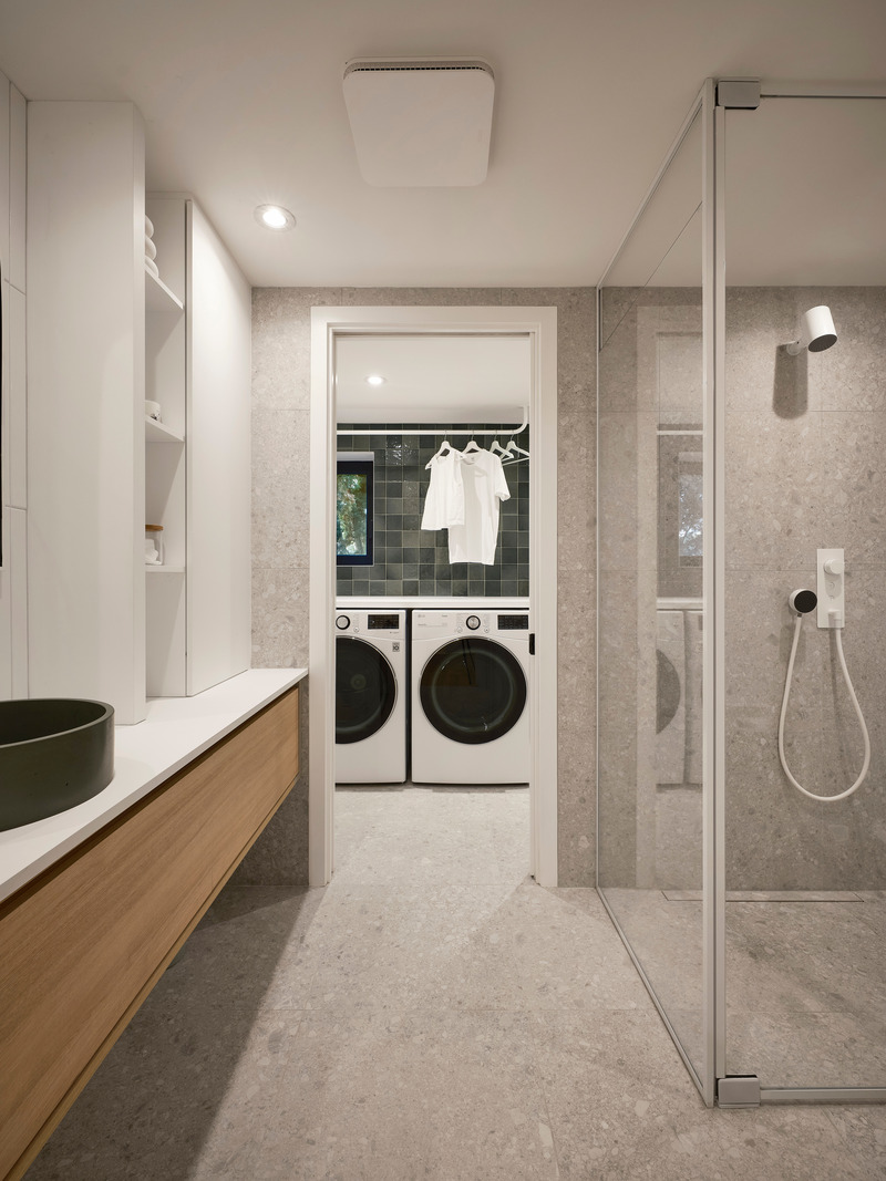 Dossier de presse | 6870-03 - Communiqué de presse | Quand sérénité rime avec simplicité dans la métamorphose d’une maison de ville Montréalaise - Entre Quatre Murs - Design d’intérieur résidentiel - Crédit photo : Maxime Brouillet