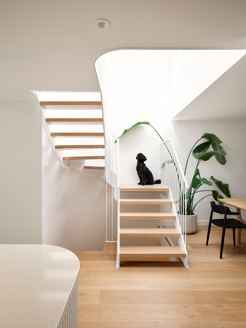 Dossier de presse | 6870-03 - Communiqué de presse | Quand sérénité rime avec simplicité dans la métamorphose d’une maison de ville Montréalaise - Entre Quatre Murs - Design d’intérieur résidentiel - Crédit photo : Maxime Brouillet