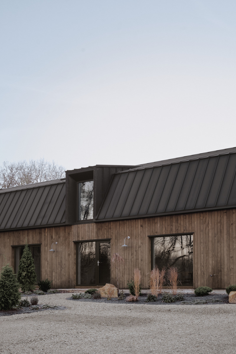 Dossier de presse | 1685-07 - Communiqué de presse | Maison Melba - Atelier L'Abri - Architecture résidentielle - Lucarne - Crédit photo : Alex Lesage