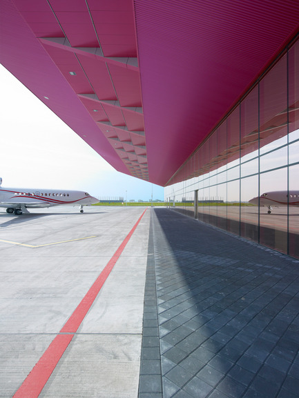 Dossier de presse | 876-01 - Communiqué de presse | New VVIP (Very, Very Important People) Terminal at Schiphol Airport Amsterdam - VMX Architects - Architecture institutionnelle - Crédit photo : Jeroen Musch