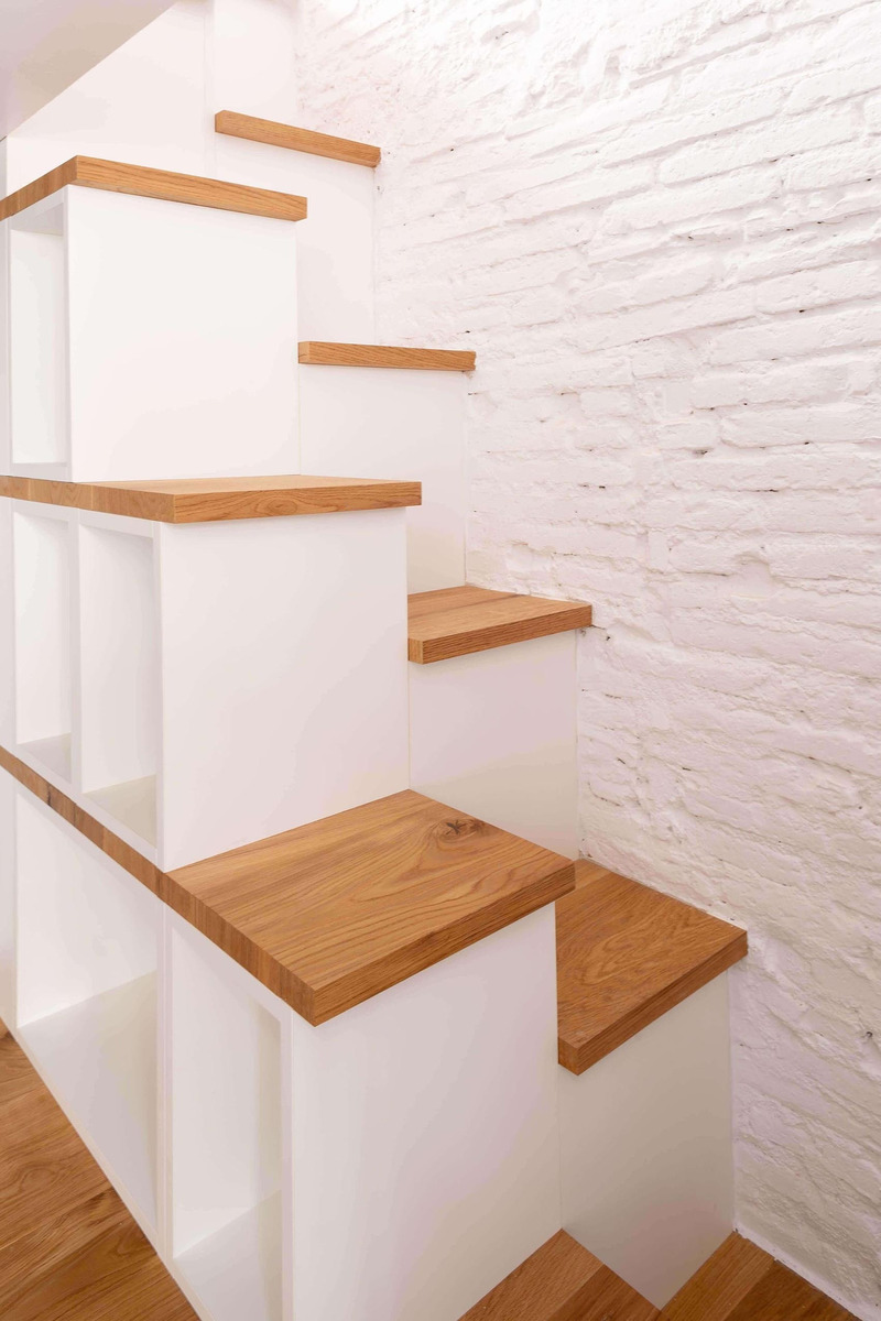 Dossier de presse | 3175-04 - Communiqué de presse | D´En Serra - Gokostudio, S.L. - Architecture résidentielle - <p class="">Escalier à marches alternées</p>  - Crédit photo : Valentin Hincû 