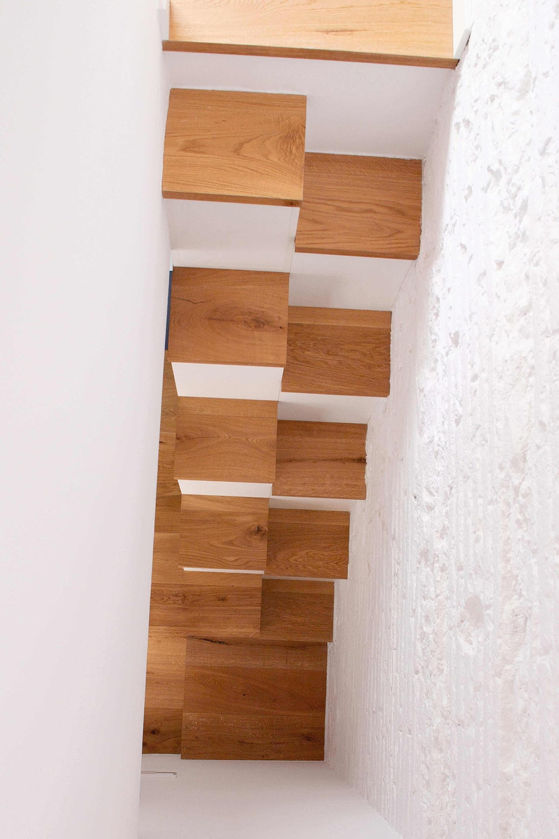 Dossier de presse | 3175-04 - Communiqué de presse | D´En Serra - Gokostudio, S.L. - Architecture résidentielle - <p class="">Escalier sur mesure</p>  - Crédit photo : Valentin Hincû 