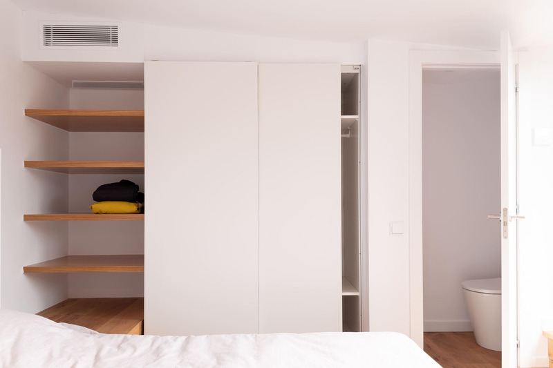 Dossier de presse | 3175-04 - Communiqué de presse | D´En Serra - Gokostudio, S.L. - Architecture résidentielle -   <p class="">Garde-robe personnalisé</p>   - Crédit photo : Valentin Hincû 