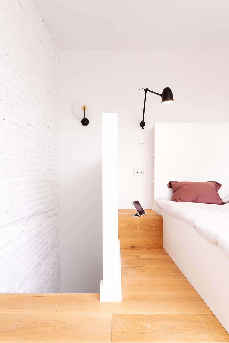 Dossier de presse | 3175-04 - Communiqué de presse | D´En Serra - Gokostudio, S.L. - Architecture résidentielle -  <p class="">Espace économisé du dos au lit</p>  - Crédit photo : Valentin Hincû 