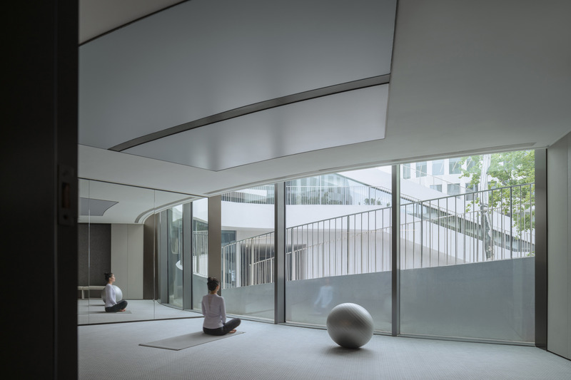 Dossier de presse | 3531-09 - Communiqué de presse | H World Group Global Headquarters - Vermilion Zhou Design Group - Design d’intérieur commercial - yoga classroom - Crédit photo : Jian Quan Wu