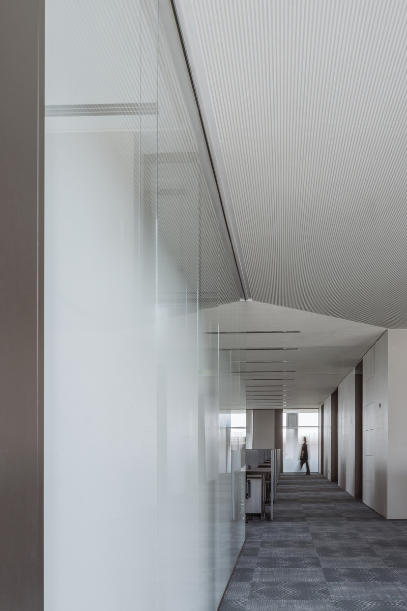 Dossier de presse | 3531-09 - Communiqué de presse | H World Group Global Headquarters - Vermilion Zhou Design Group - Design d’intérieur commercial - Crédit photo : Jian Quan Wu