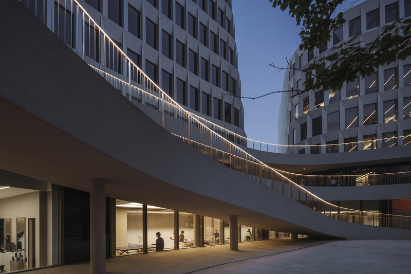 Dossier de presse | 3531-09 - Communiqué de presse | H World Group Global Headquarters - Vermilion Zhou Design Group - Design d’intérieur commercial - Crédit photo : Jian Quan Wu