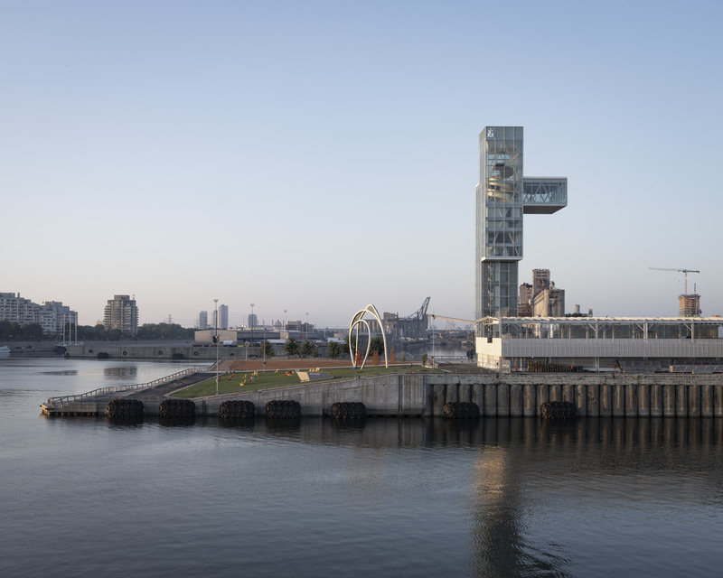 Dossier de presse | 952-34 - Communiqué de presse | Tour du Port de Montréal et Grand Quai - Provencher_Roy and NIPPAYSAGE - Architecture commerciale -  <p class="">Grand Quai &amp; Tour du Port de Montréal</p>  - Crédit photo : Olivier Blouin