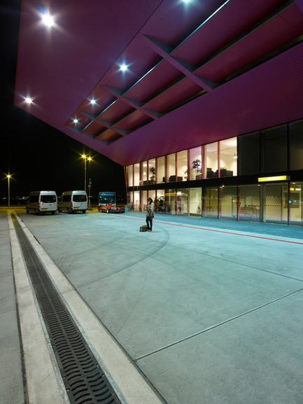 Dossier de presse | 876-01 - Communiqué de presse | New VVIP (Very, Very Important People) Terminal at Schiphol Airport Amsterdam - VMX Architects - Architecture institutionnelle - Crédit photo : Jeroen Musch